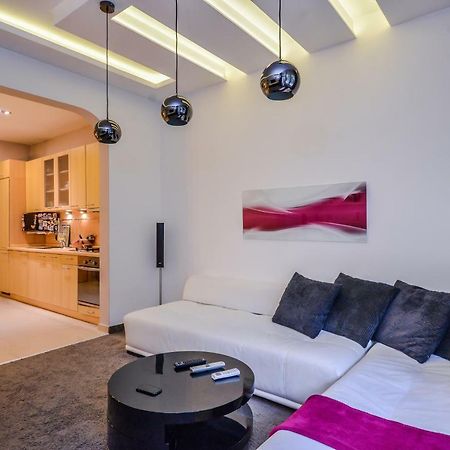 Extravaganzzo - Super Central One Bedroom Modern Apartment By Flat Mаnager Szófia Kültér fotó