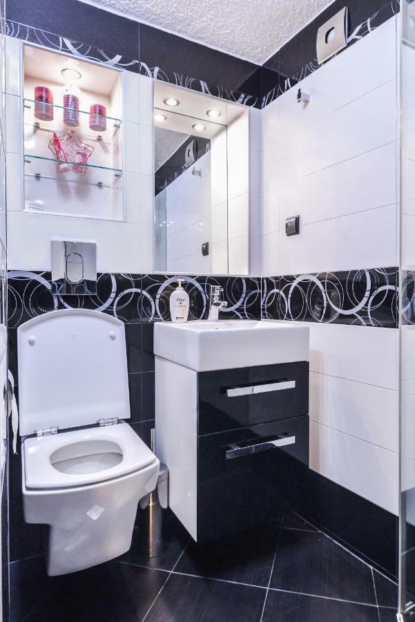 Extravaganzzo - Super Central One Bedroom Modern Apartment By Flat Mаnager Szófia Kültér fotó