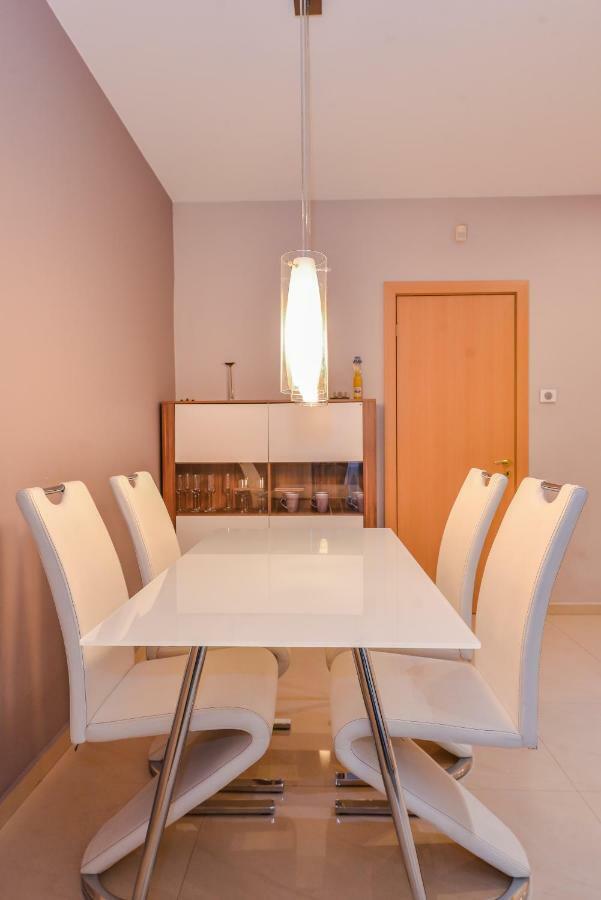 Extravaganzzo - Super Central One Bedroom Modern Apartment By Flat Mаnager Szófia Kültér fotó