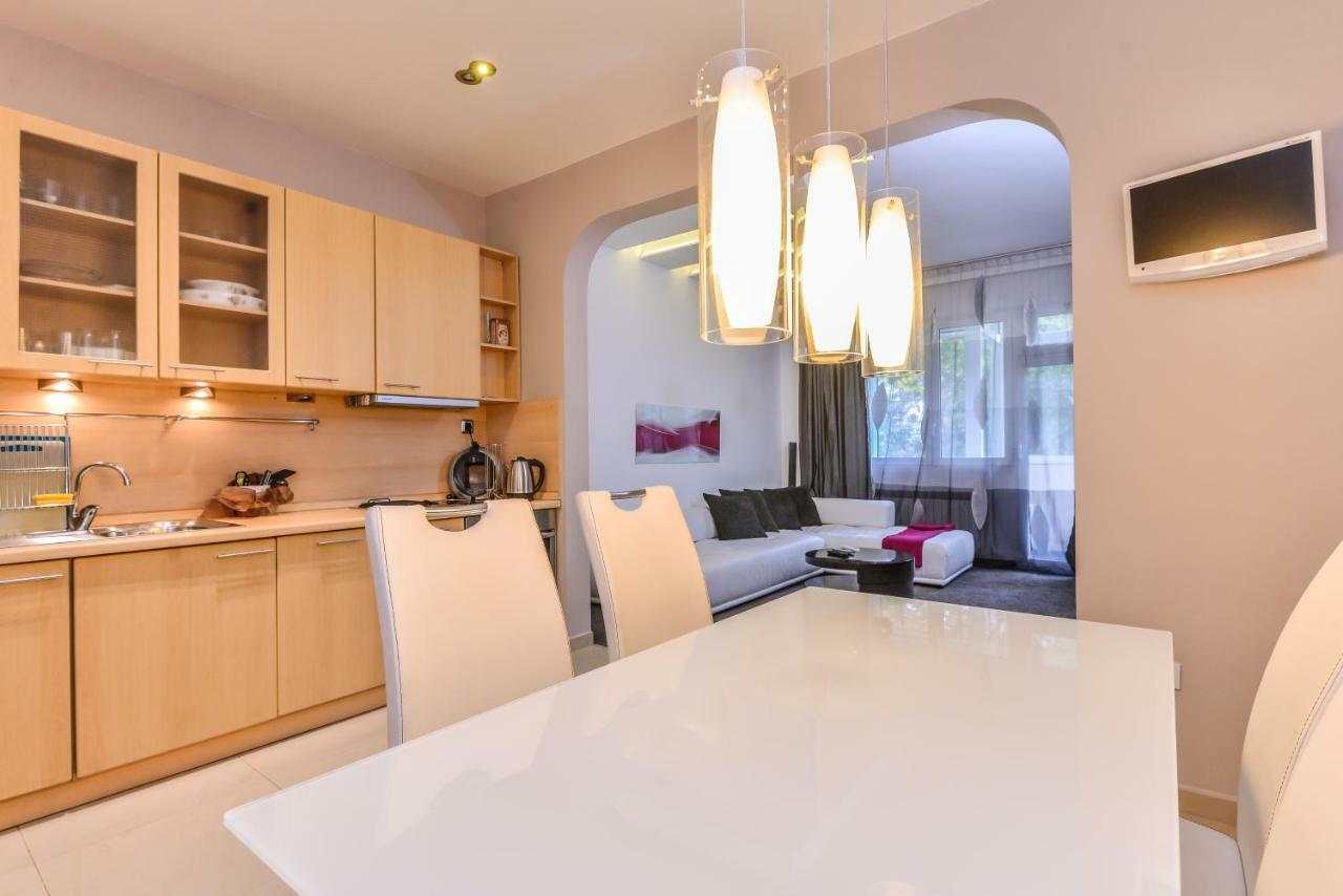 Extravaganzzo - Super Central One Bedroom Modern Apartment By Flat Mаnager Szófia Kültér fotó