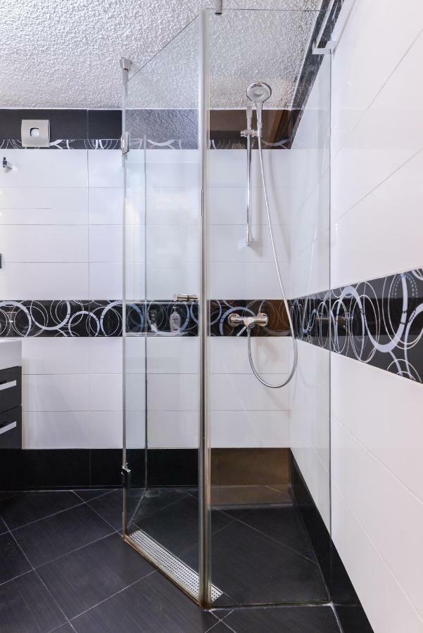Extravaganzzo - Super Central One Bedroom Modern Apartment By Flat Mаnager Szófia Kültér fotó