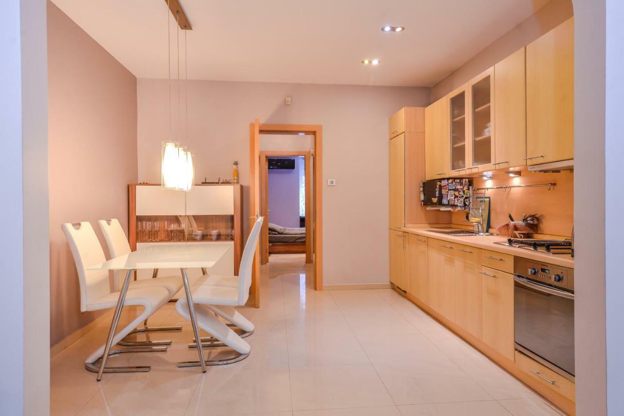 Extravaganzzo - Super Central One Bedroom Modern Apartment By Flat Mаnager Szófia Kültér fotó