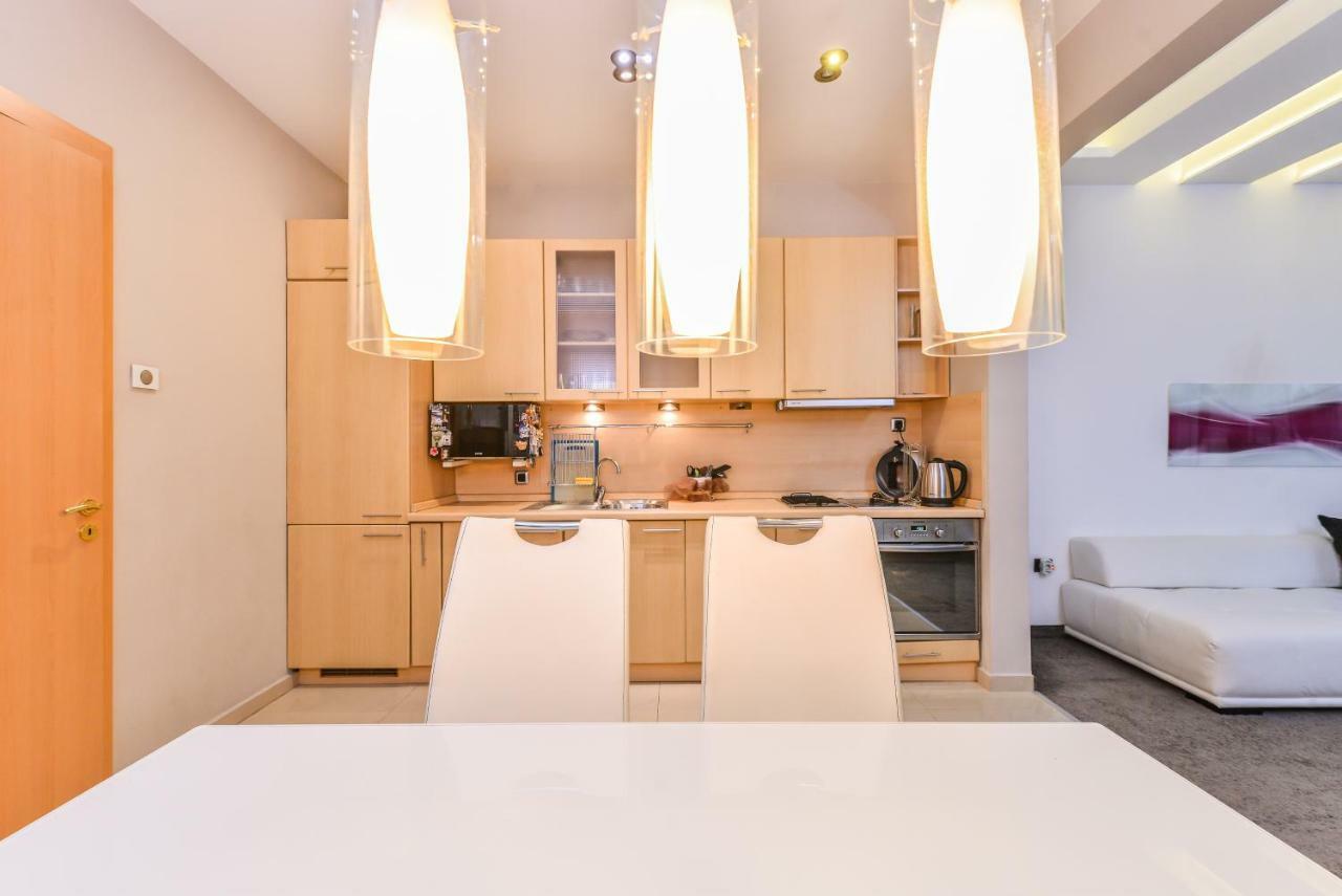 Extravaganzzo - Super Central One Bedroom Modern Apartment By Flat Mаnager Szófia Kültér fotó